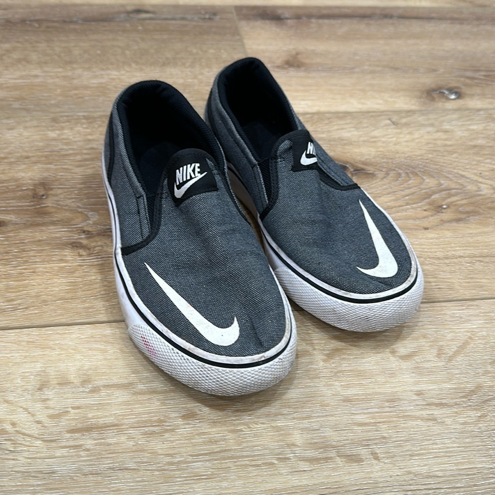 Nike Tobi Slipon Gray, White & Black Canvas Shoes - Size Youth 4